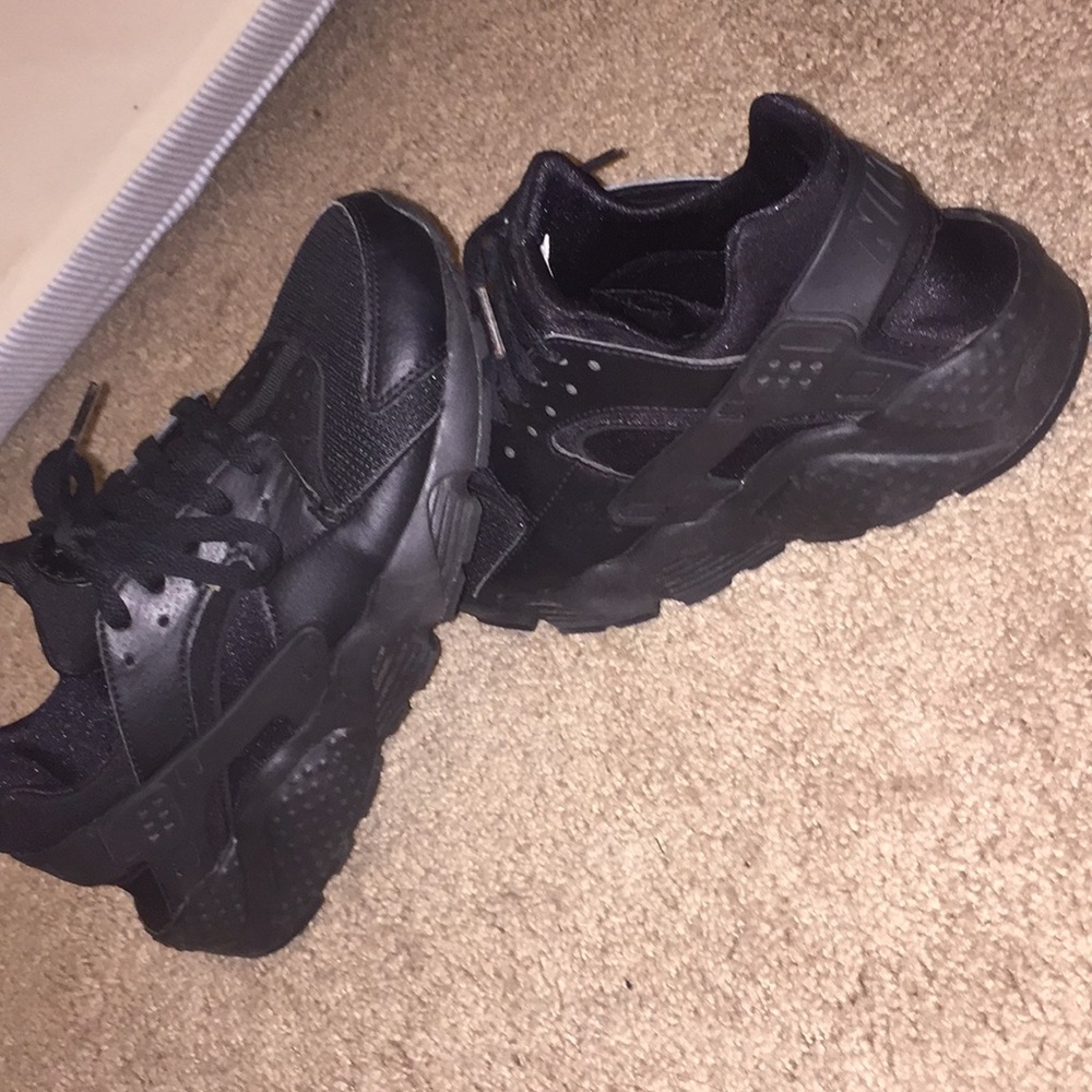 All Black Nike Huraches